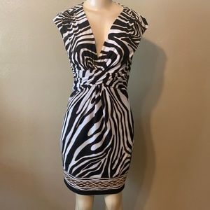 Cache dress size 8 patterned gold Metallic trim work back zipper stretchy